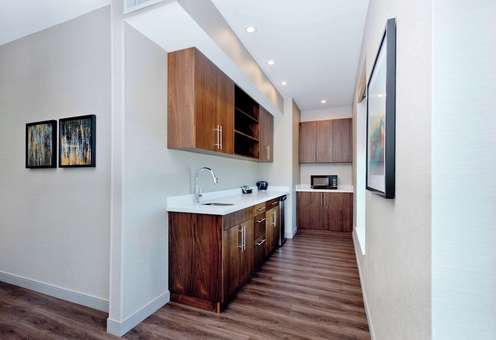Hyatt Place Kelowna 10/30