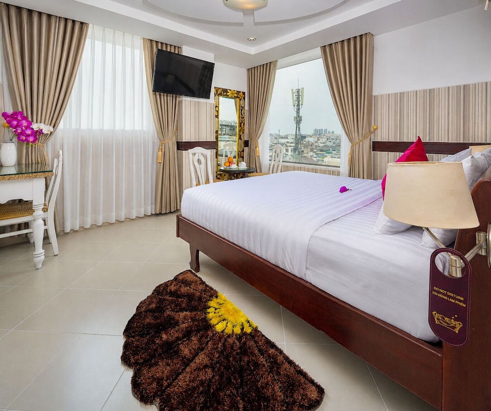 Panorama, Suite, Queen Bed, City View