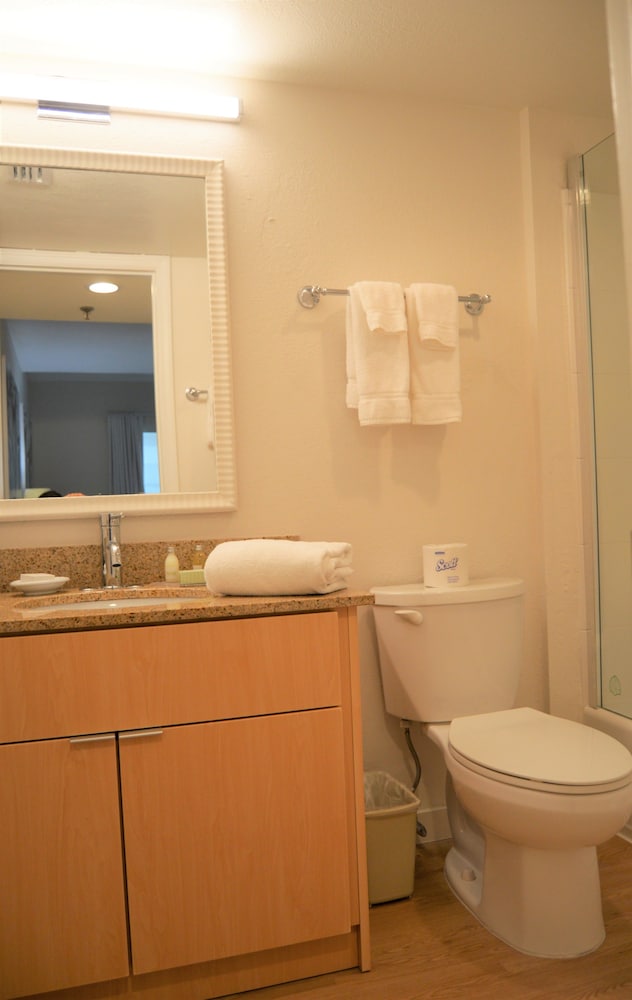 DORAL INN & SUITES MIAMI AIRPORT WEST 41/43