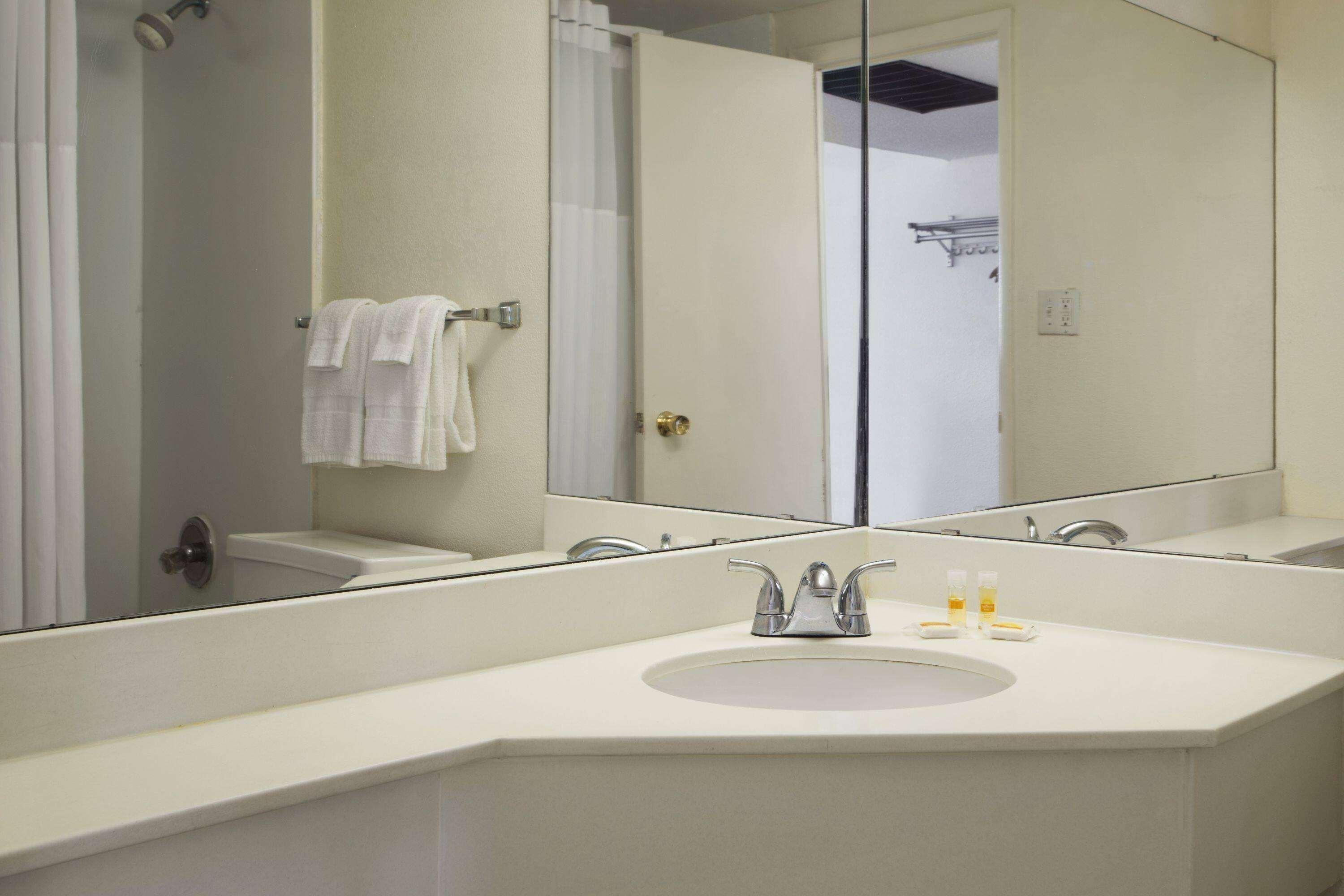 Ramada by Wyndham Pittsburgh/New Stanton 38/38