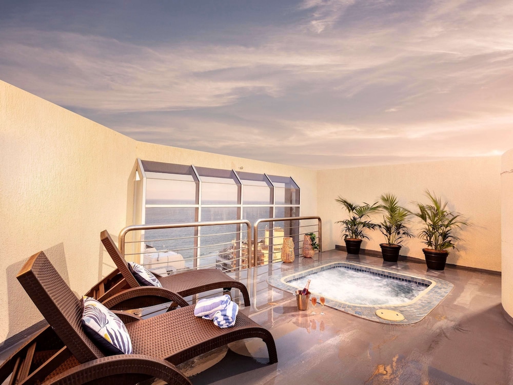NOVOTEL SURFERS PARADISE 30/64