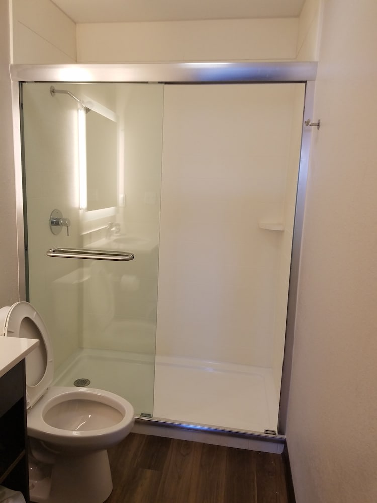 Hotel South Tampa and Suites 17/35