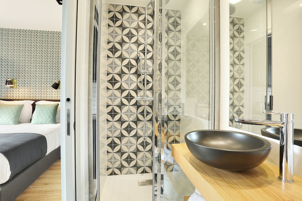 Short Stay Group Eiffel Village Serviced Apartments 42/50