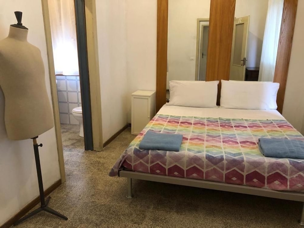 Venice Treviso Airport Bed 5/29