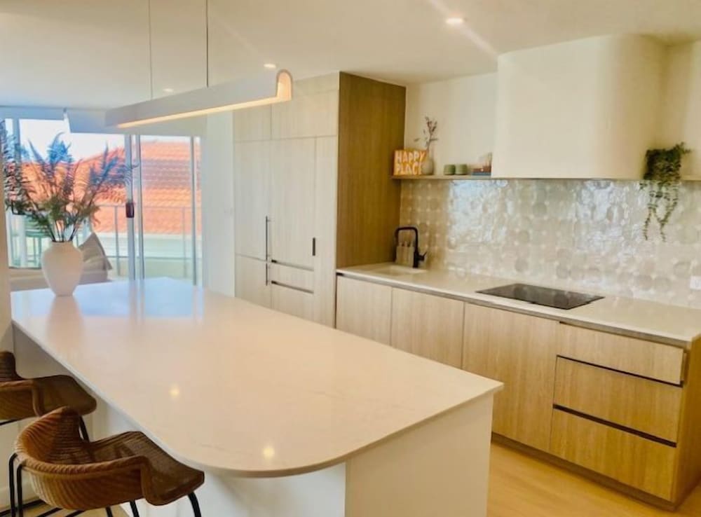 FORESHORE BEACHFRONT APARTMENTS 6/66