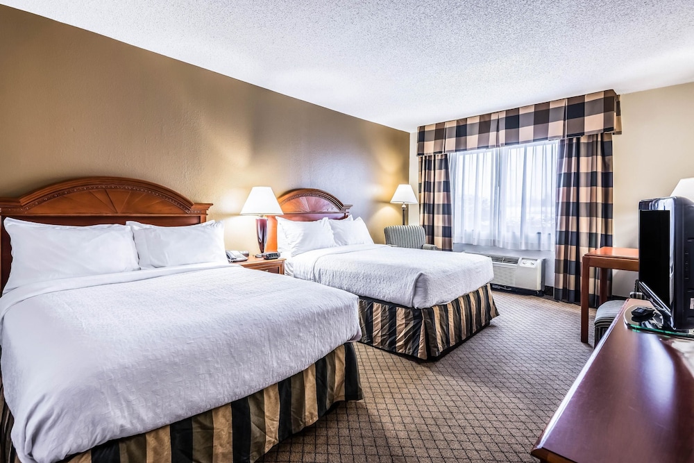 The Lux Hotel & Conference Center, Ascend Hotel Collection 17/39