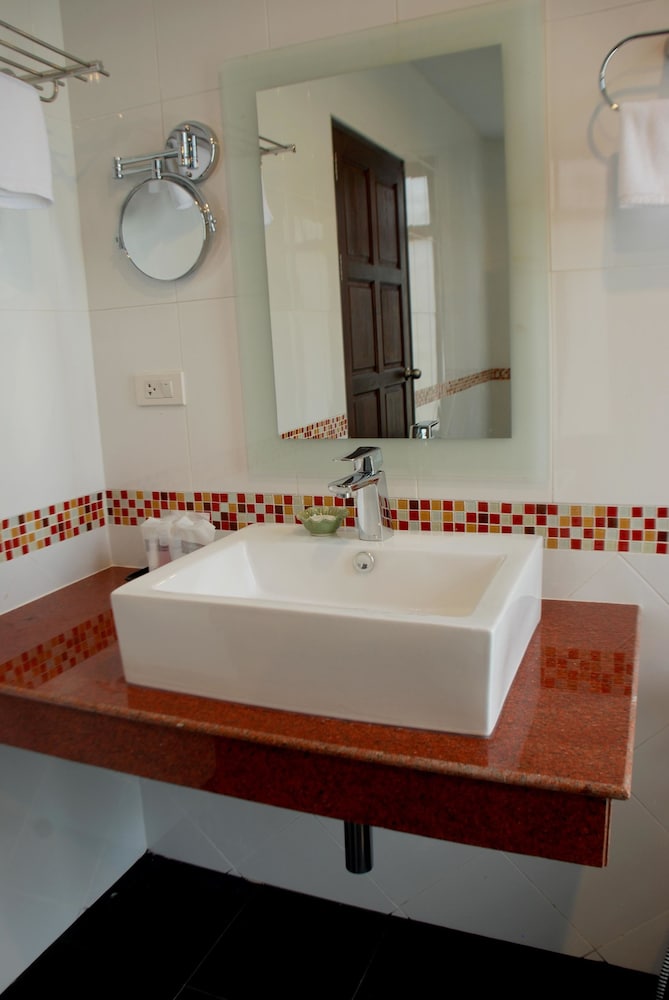 Nattha Waree Hot Spring Resort And Spa 28/28