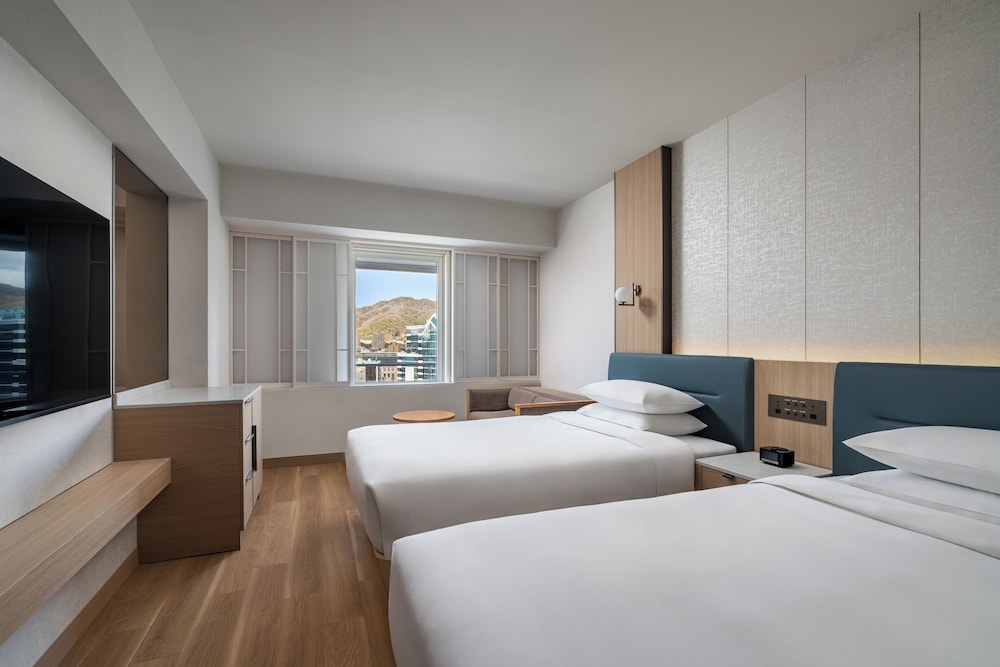 SUPERIOR, TWIN BEDS