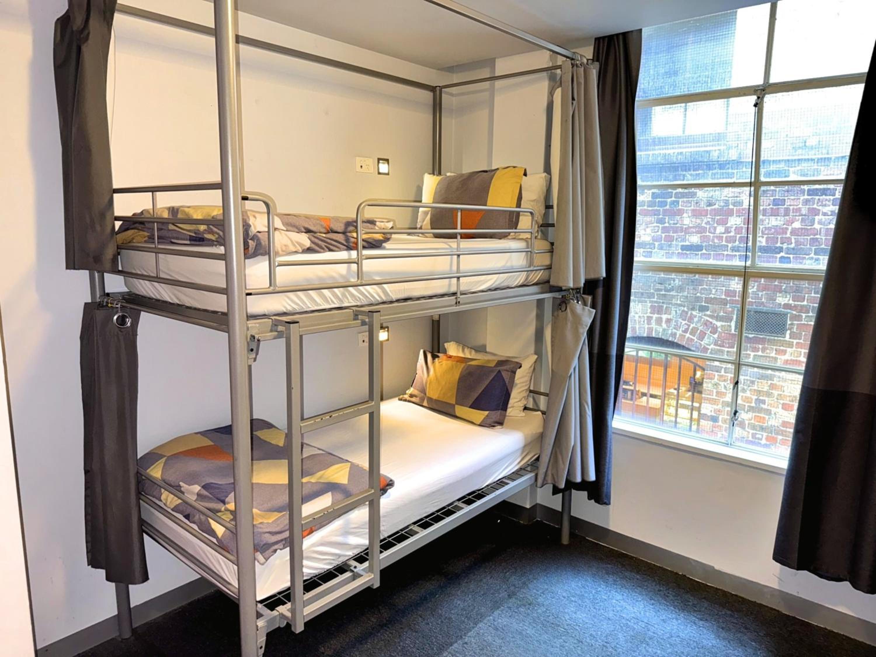 MIXED DORM, 4 BEDS