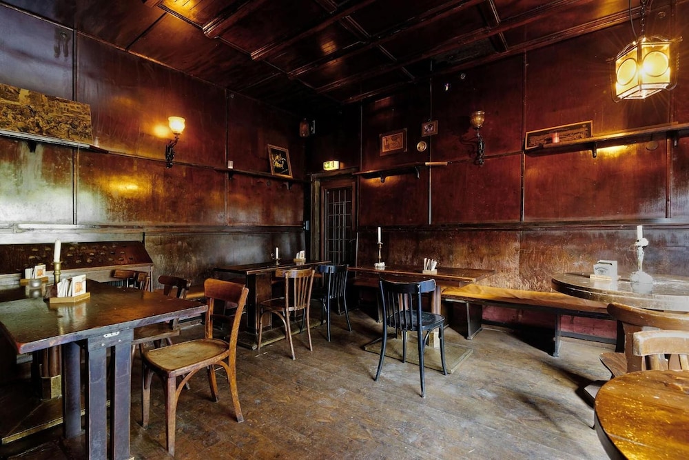 Ballhaus Berlin Hostel 54/65