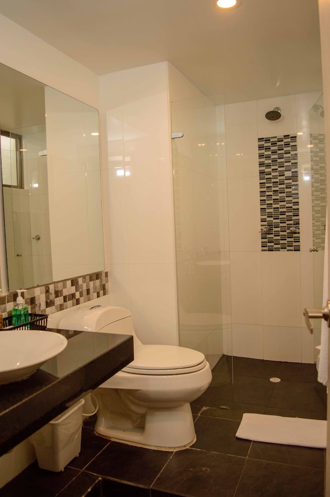 Confort 80 Zona Rosa Hotel 30/70