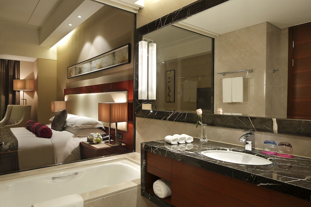 CROWNE PLAZA WUXI TAIHU 23/76