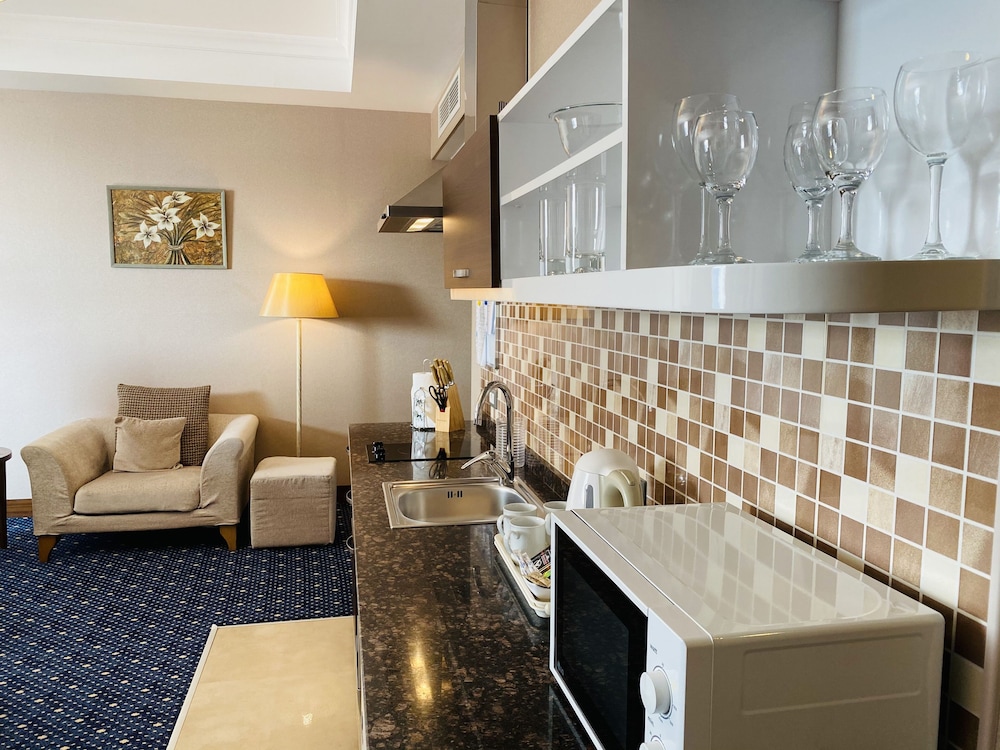 Parkside Hotel Apartments 36/44