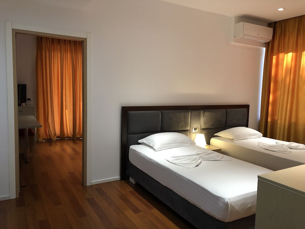 Nemesis Hotel 13/50