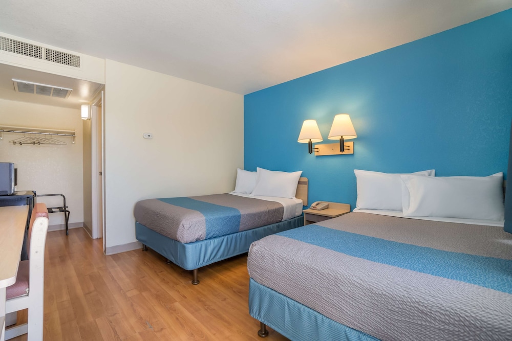غرفة ديلوكس بسريرين مزدوجين