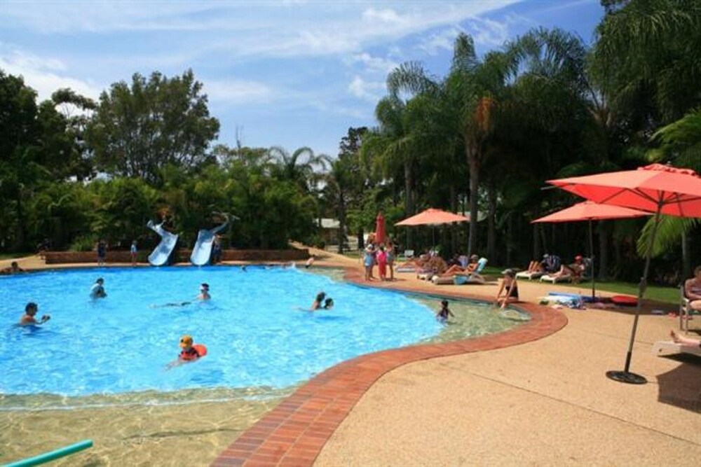 BLUE DOLPHIN HOLIDAY RESORT 38/50