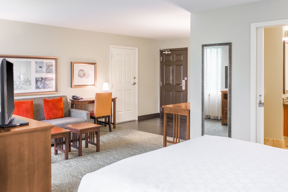 Staybridge Suites Kansas City-Independence 23/63