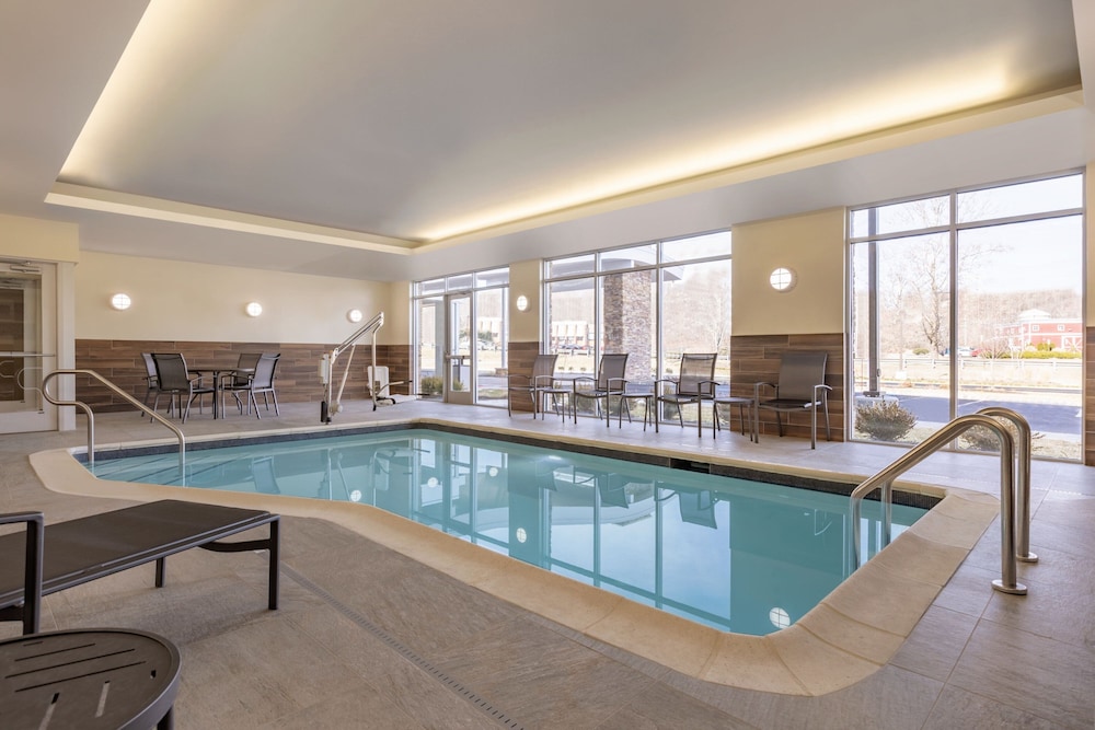 Fairfield Inn & Suites By Marriott Rockaway 12/28