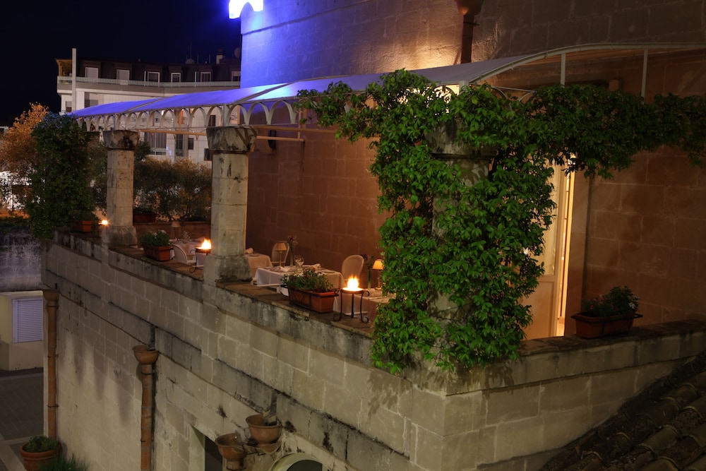 Hotel Del Campo 4/64