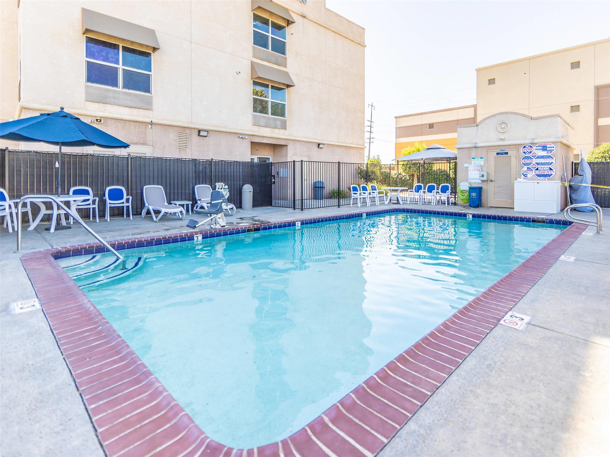 The Hanford Hotel 4/38