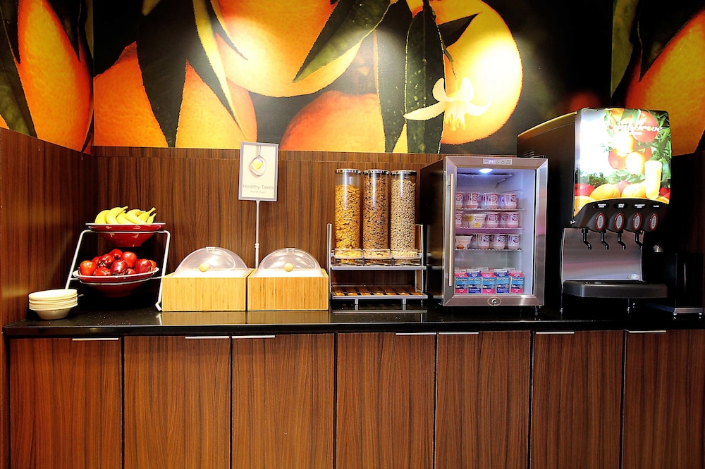Fairfield Inn Suites London 19/35