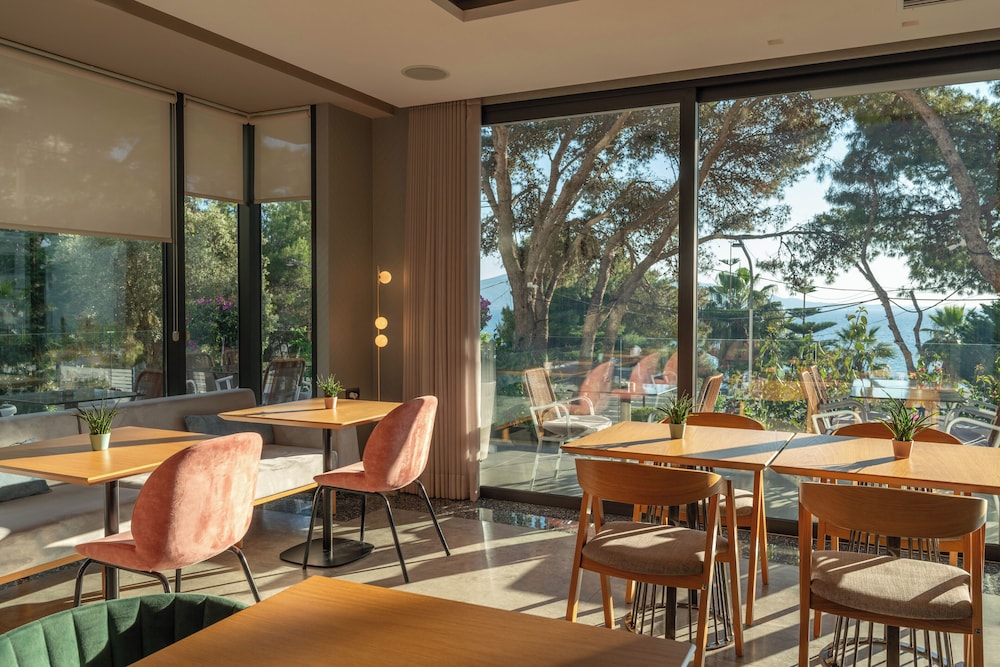 Glow Boutique Hotel & Suites 36/50