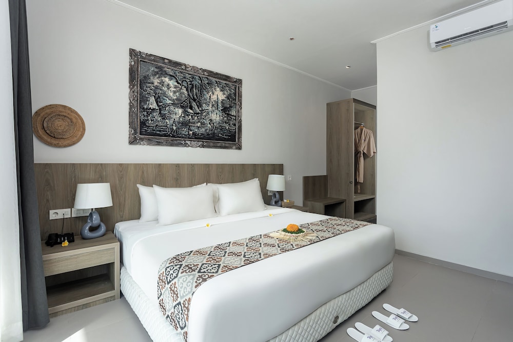 SUITE, POOL VIEW