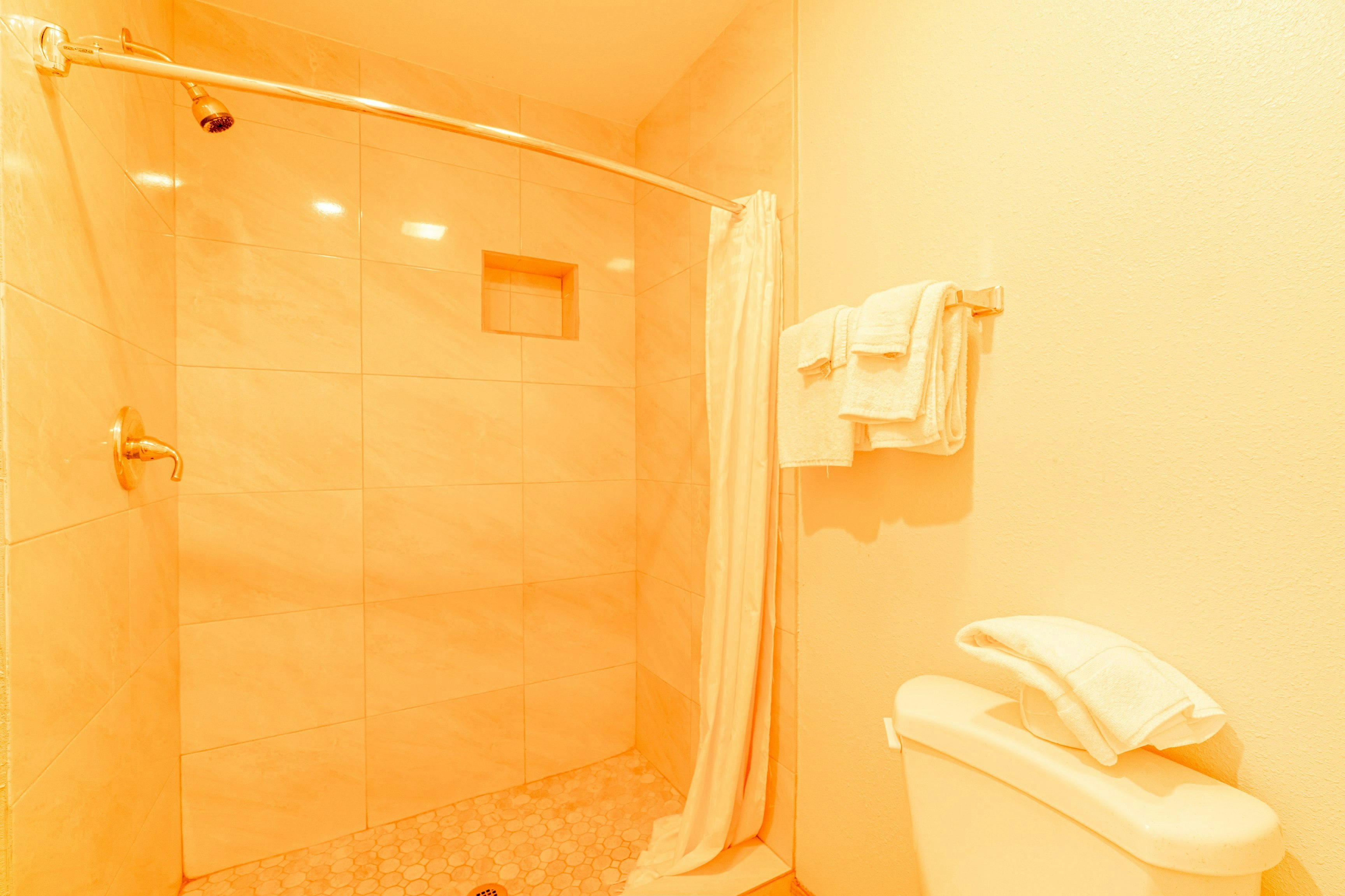 غرفة بسرير كينج للمدخنين، OYO Budget Inn Falfurrias Hwy 281 10/10