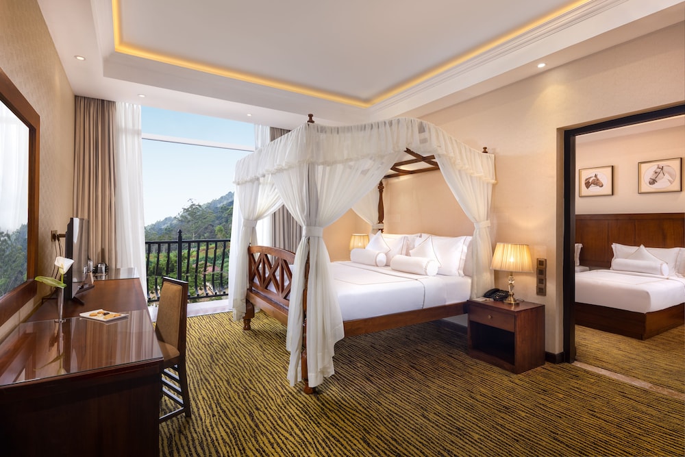 The Golden Ridge Hotel 21/57