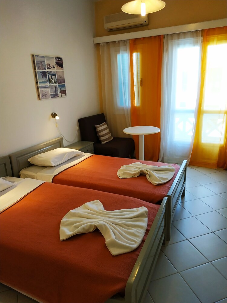 Renia Hotel 15/60