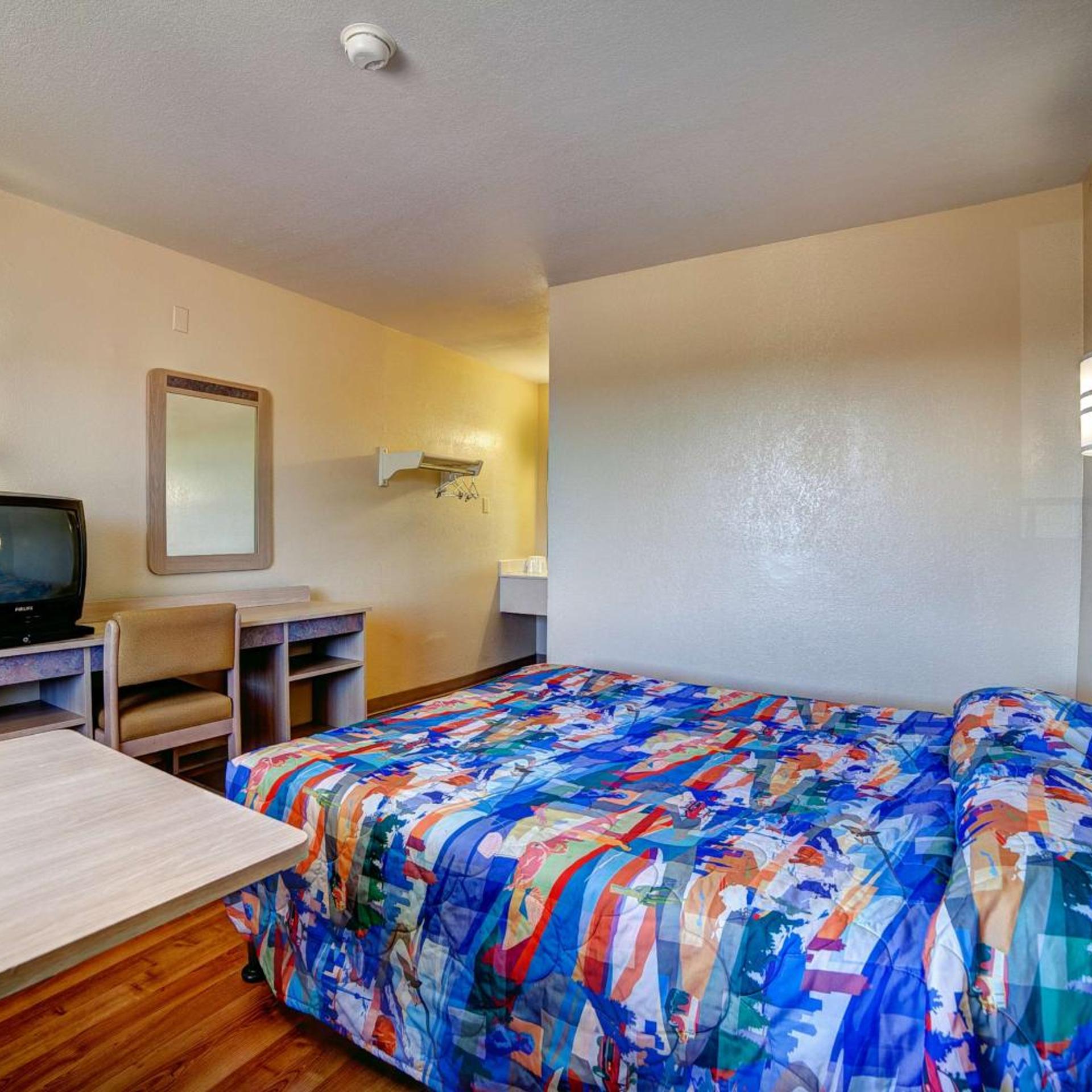 Super 7 Inn Bossier City 24/42