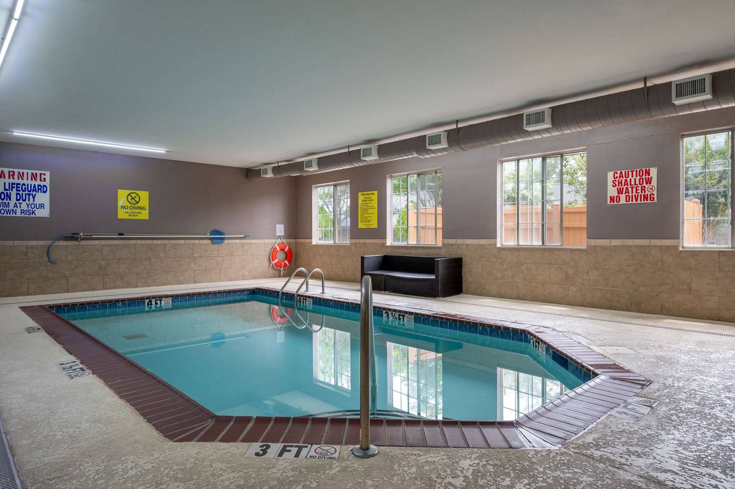 Super 8 By Wyndham Salisbury 13/34