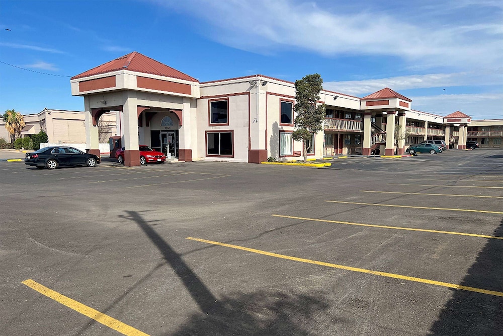 Baymont by Wyndham Odessa Highway 80 32/38