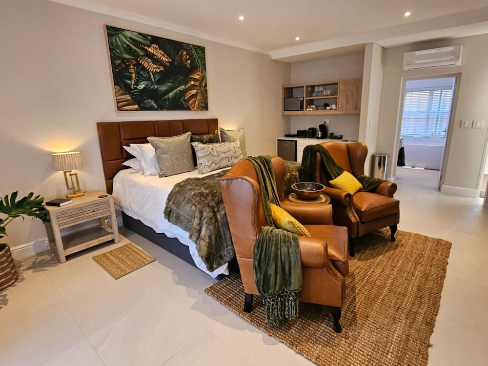 LUXURY, STUDIO, SUITE