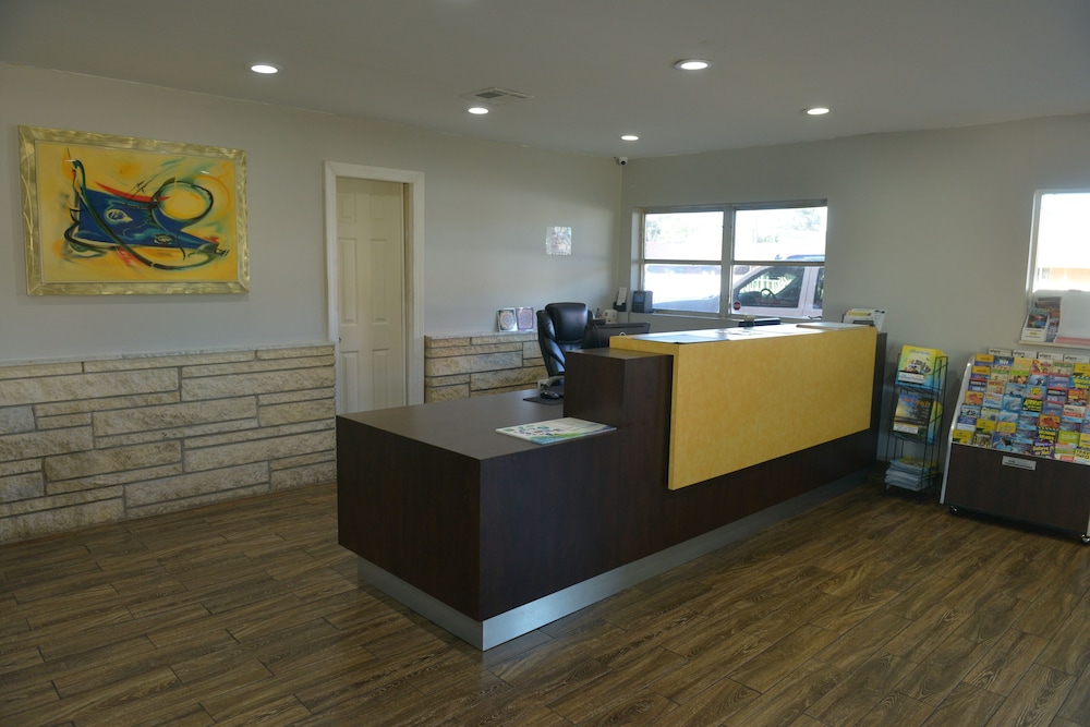 Rodeway Inn & Suites Winter Haven Chain of Lakes 6/35
