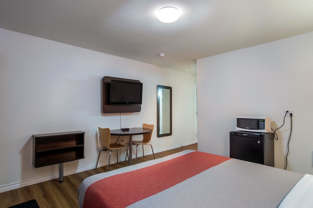Motel6 Sudbury, ON 26/46