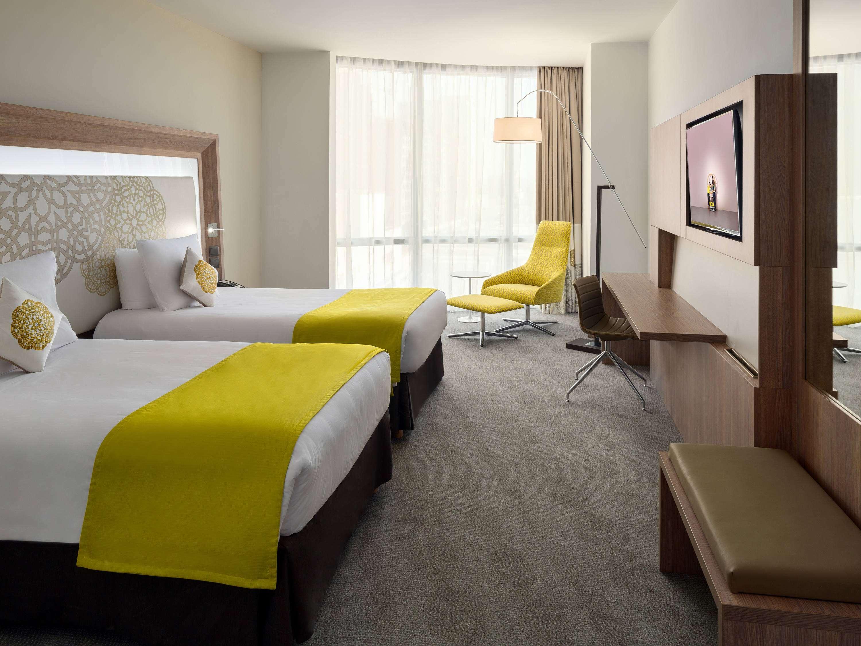 SUPERIOR, TWIN BEDS, SOFA
