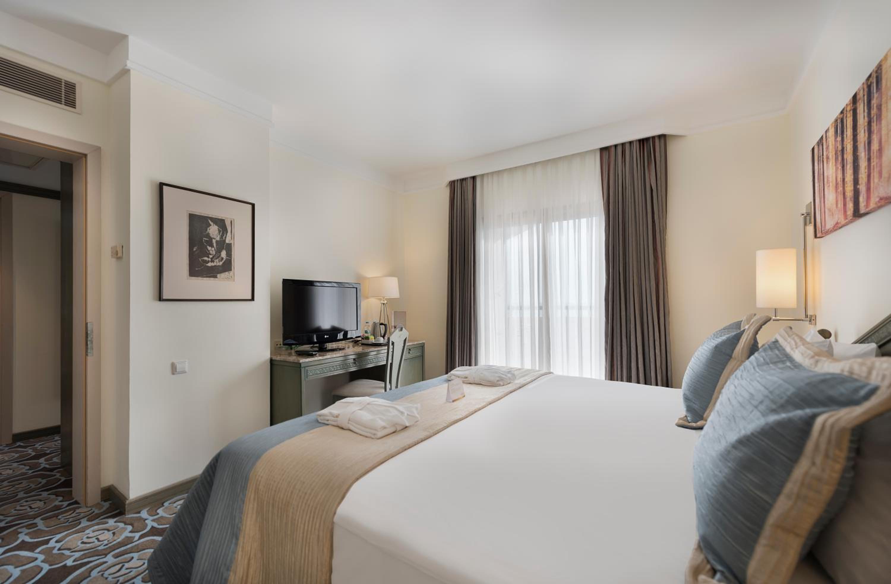 High, Junior Suite, Triple, Garden View, Main Building