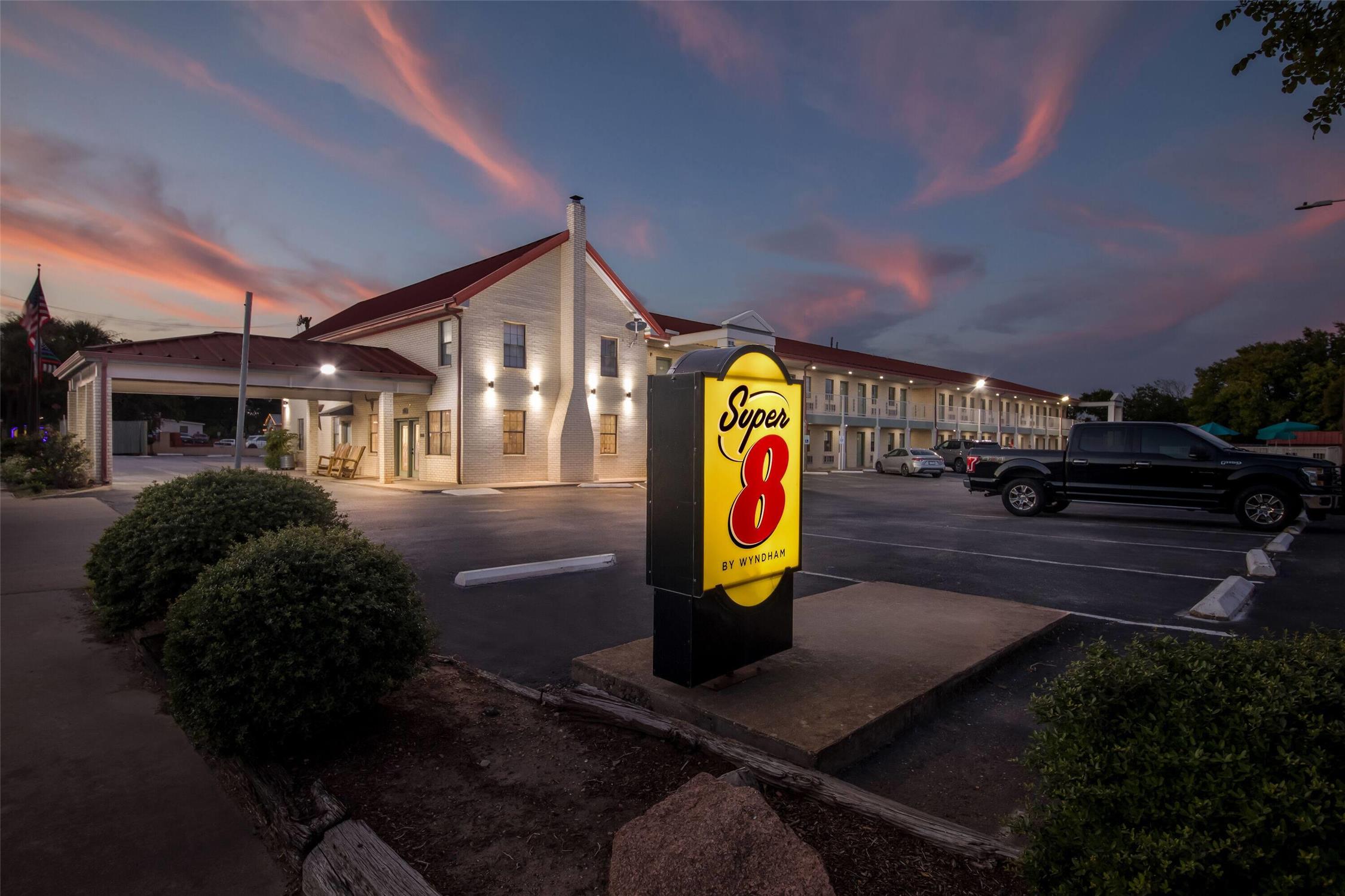 Super 8 by Wyndham Fredericksburg 5/51