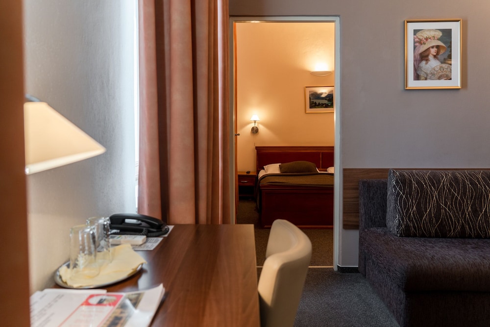 Best Western Hotel Grand 50/50