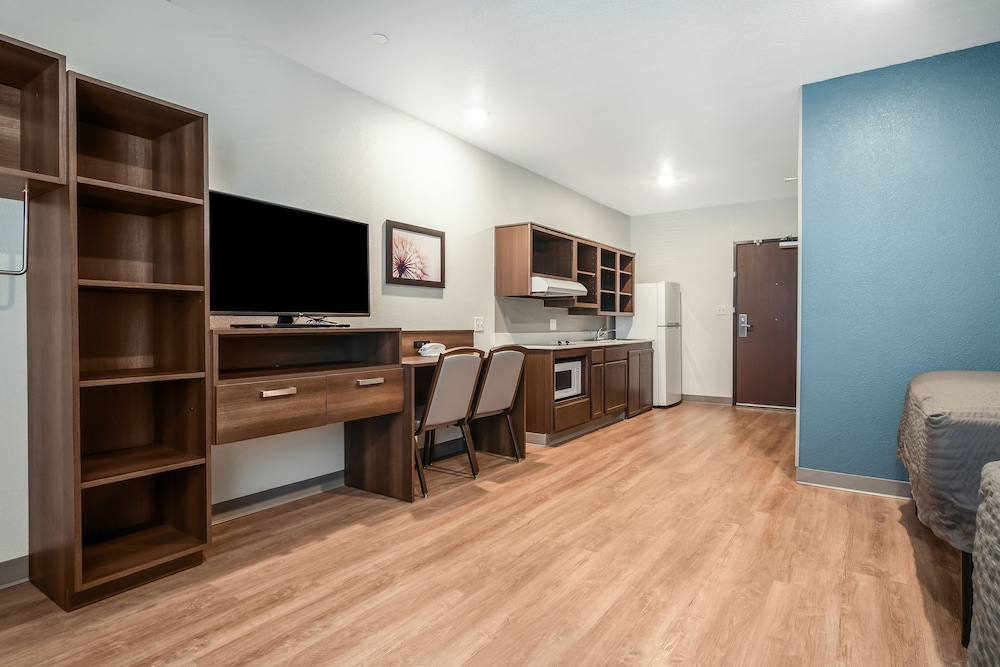 WoodSpring Suites Miramar 34/37