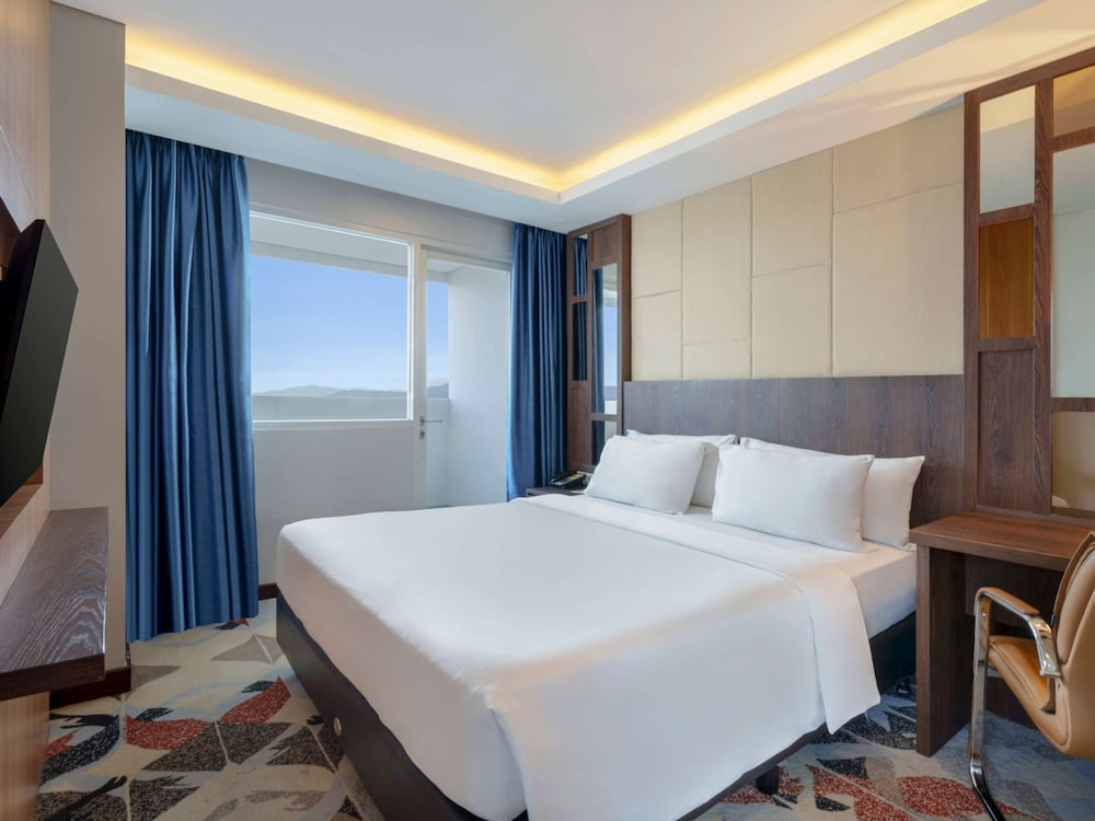 2 Bedrooms, Family Suite, 2 Queen Beds, City and Sea View, Balcony