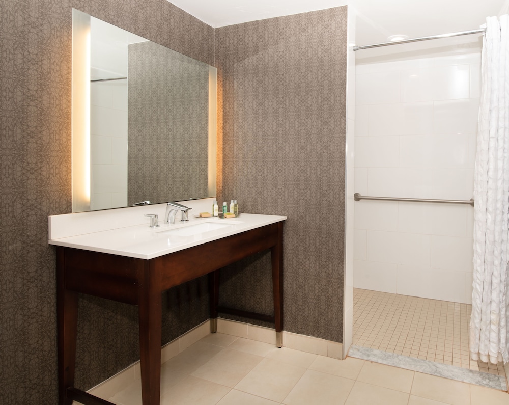DOUBLETREE BY HILTON HOTEL AND SUITES CHARLESTON AIRPORT 48/60