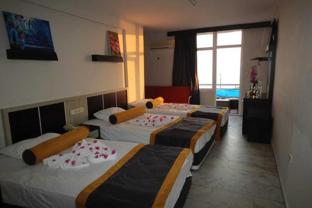 Semt Luna Beach Hotel 25/45