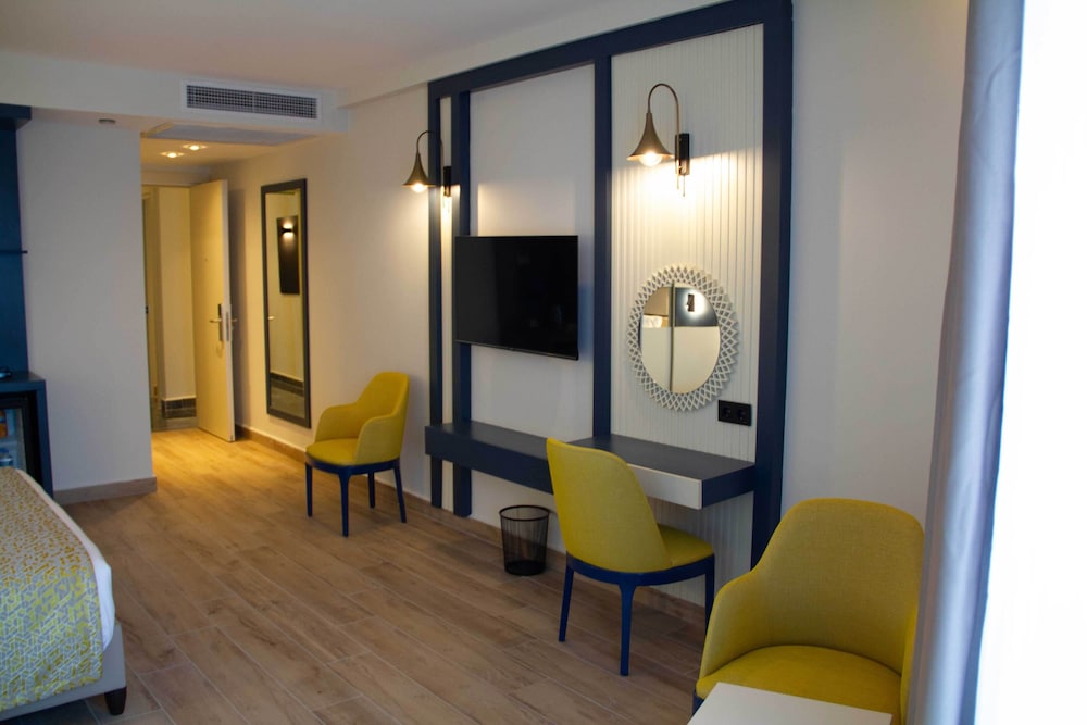 Kiyi Park Hotel 7/12