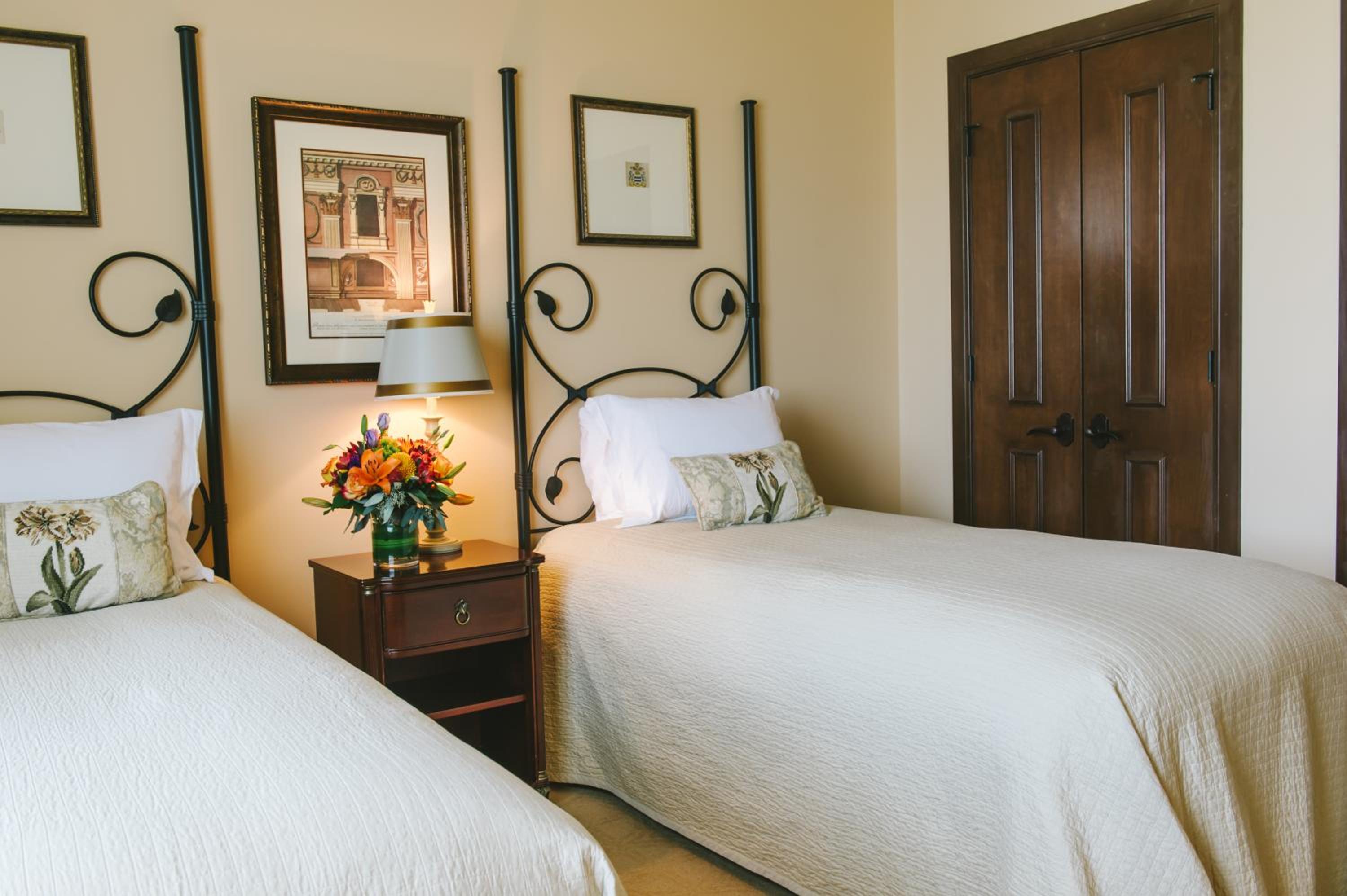 3 Bedrooms, Suite, Villa