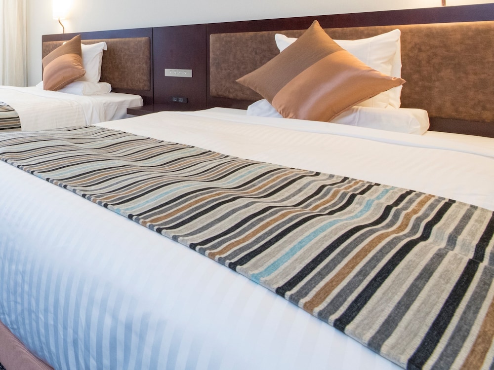 DELUXE, TWIN BEDS, SMOKING
