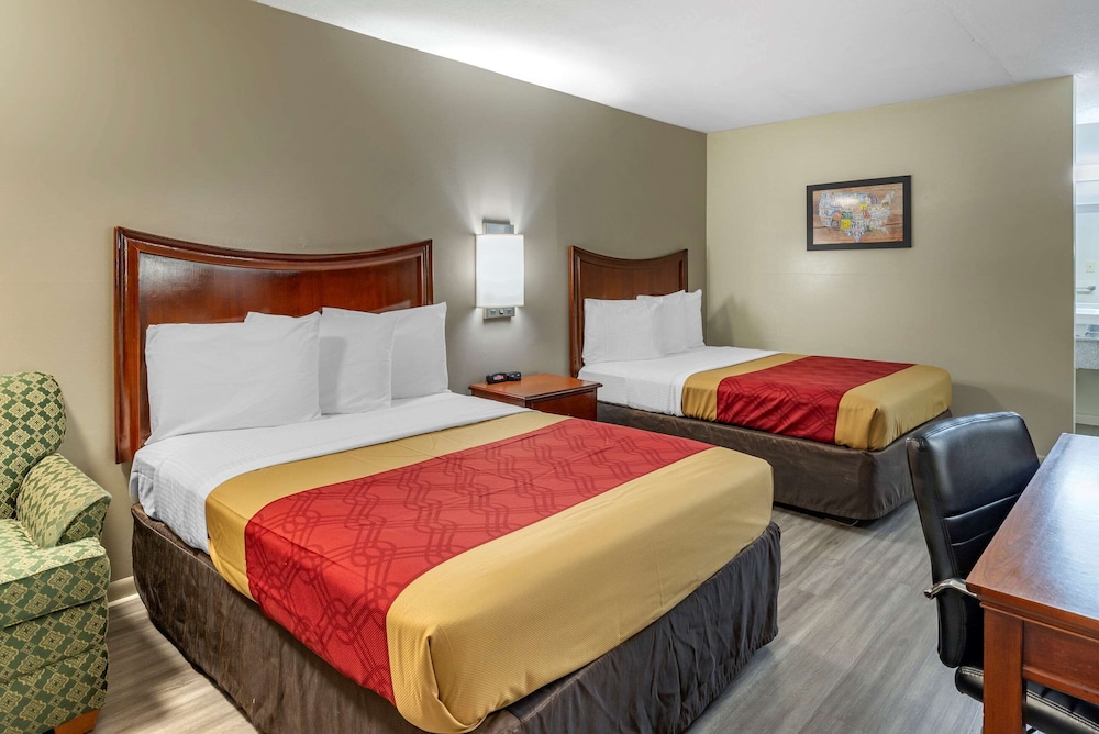 Econo Lodge Charlottesville North - University Area 7/23