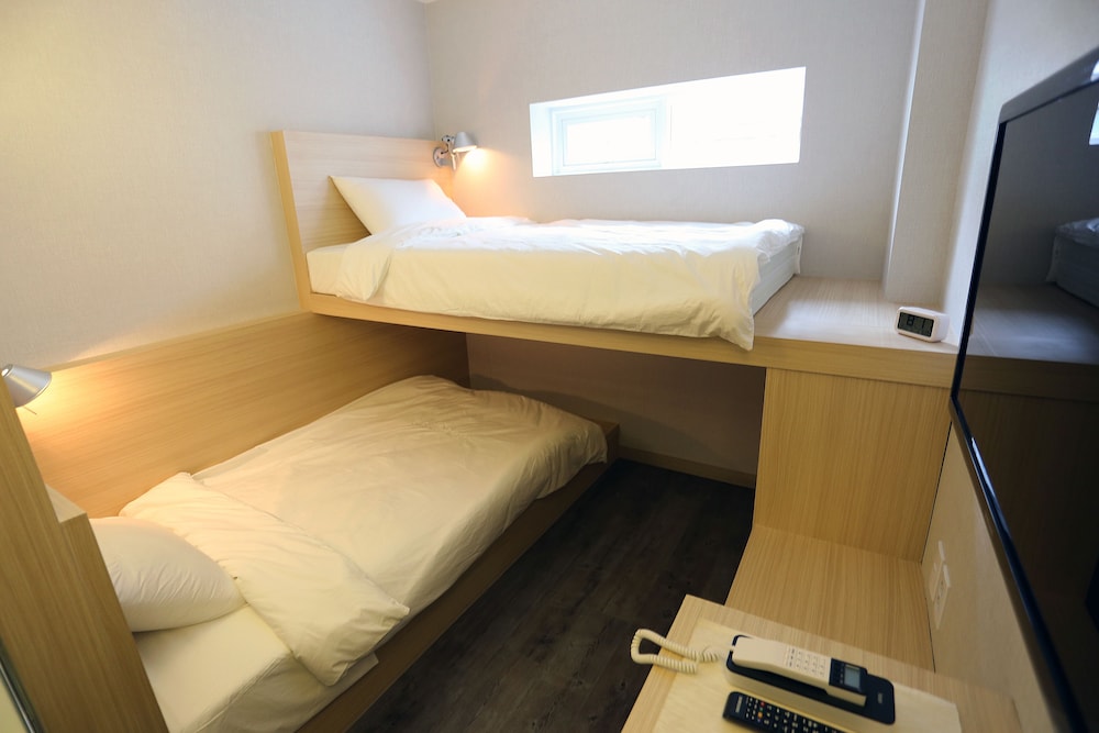 SEMI ROOM, DUPLEX, TWIN BEDS