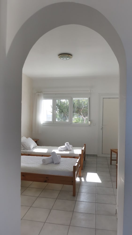 Lagada Beach Hotel 37/65